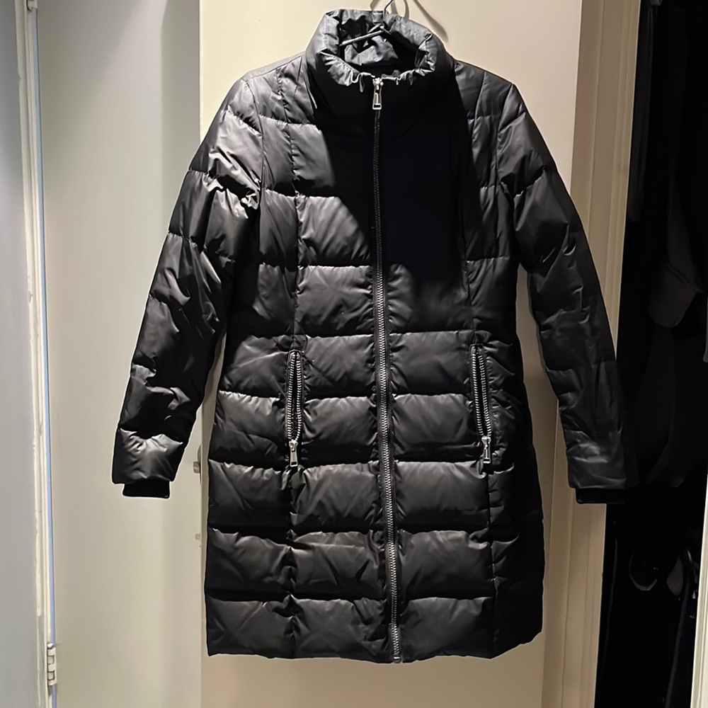 Mid length puffer with side pockets